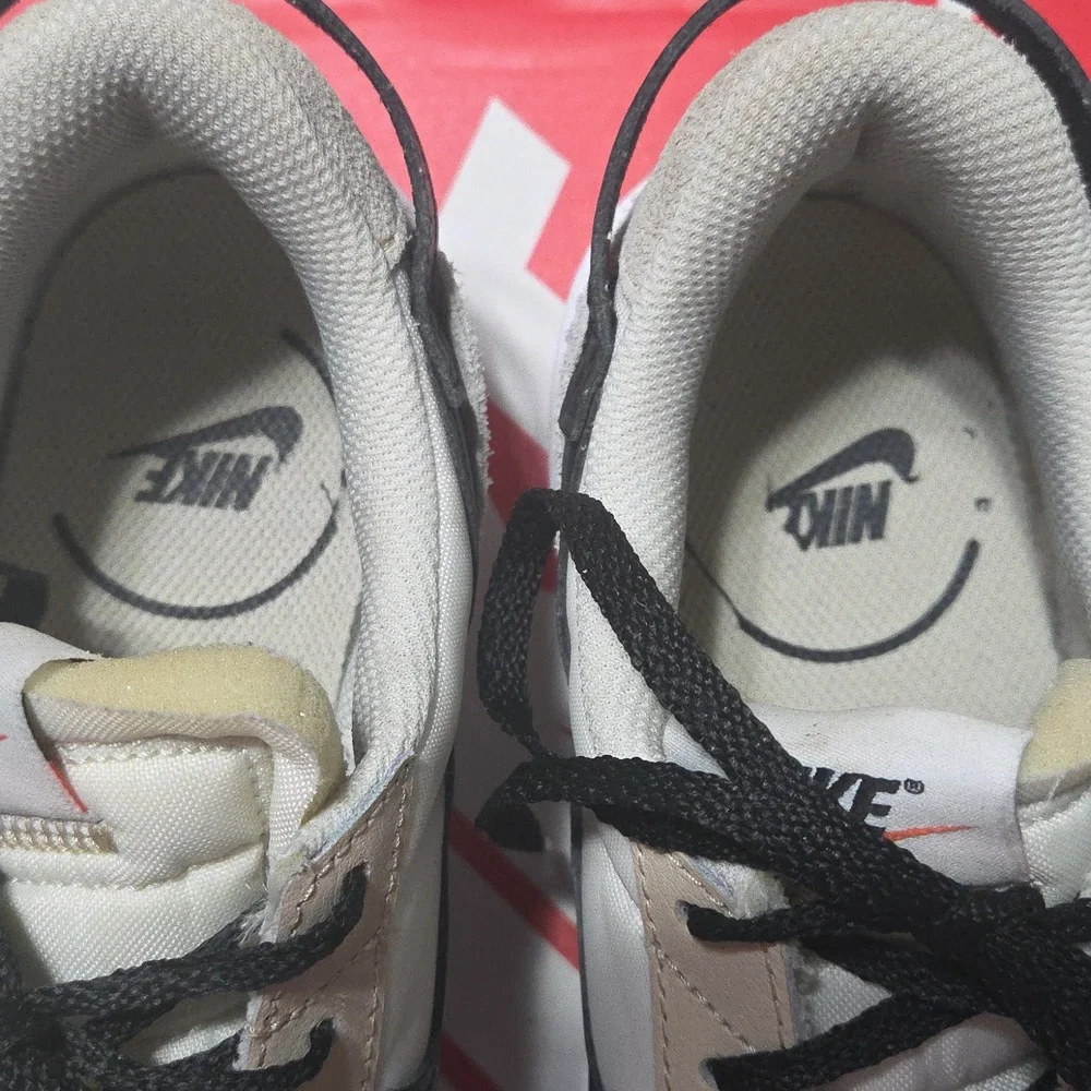 Nike Waffle Debut in Sanddrift and Black - Picture 4 of 12